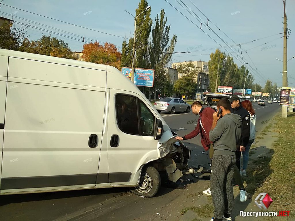 Печально известный дебошир, устроивший два года назад драку в центре Николаева, врезался в припаркованный «Daewoo» 1