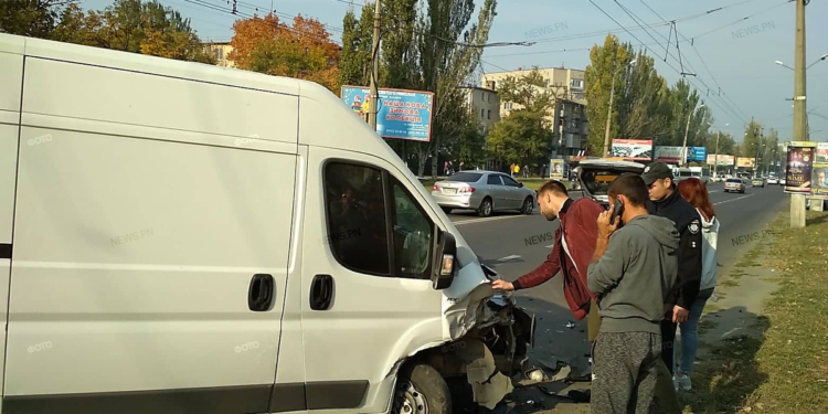 Печально известный дебошир, устроивший два года назад драку в центре Николаева, врезался в припаркованный «Daewoo»