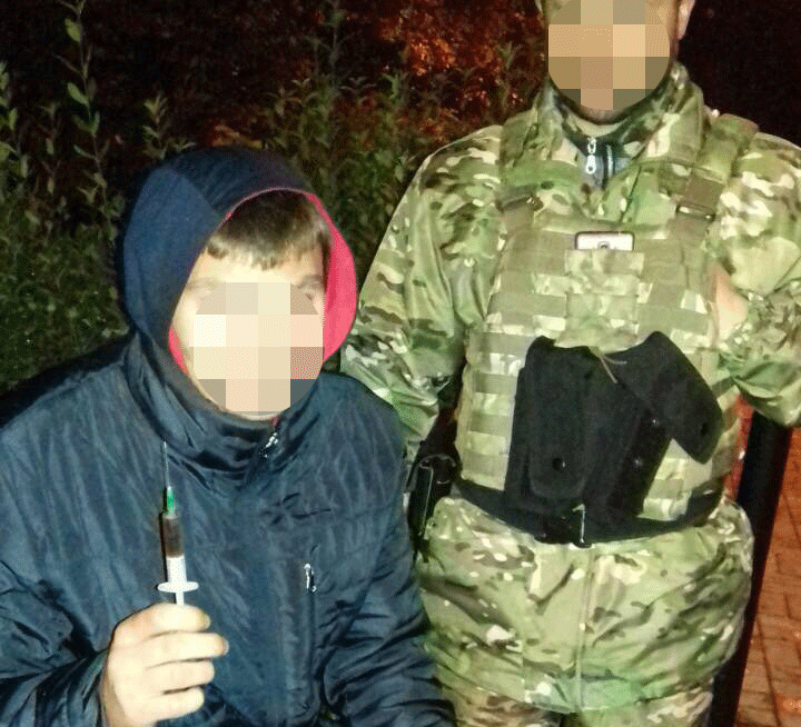Николаевский полицейский спецназ задержал наркомана в Донецкой области и вернул домой пропавшую без вести женщину 5
