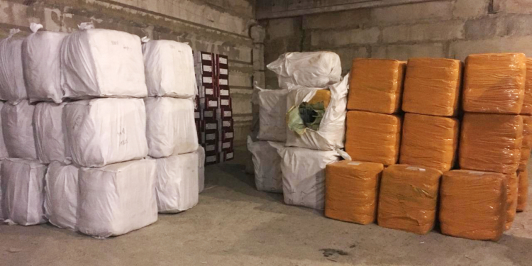 Как это делается в Одессе. Раскрыта схема контрабанды зимней одежды на 2,5 млн.грн.