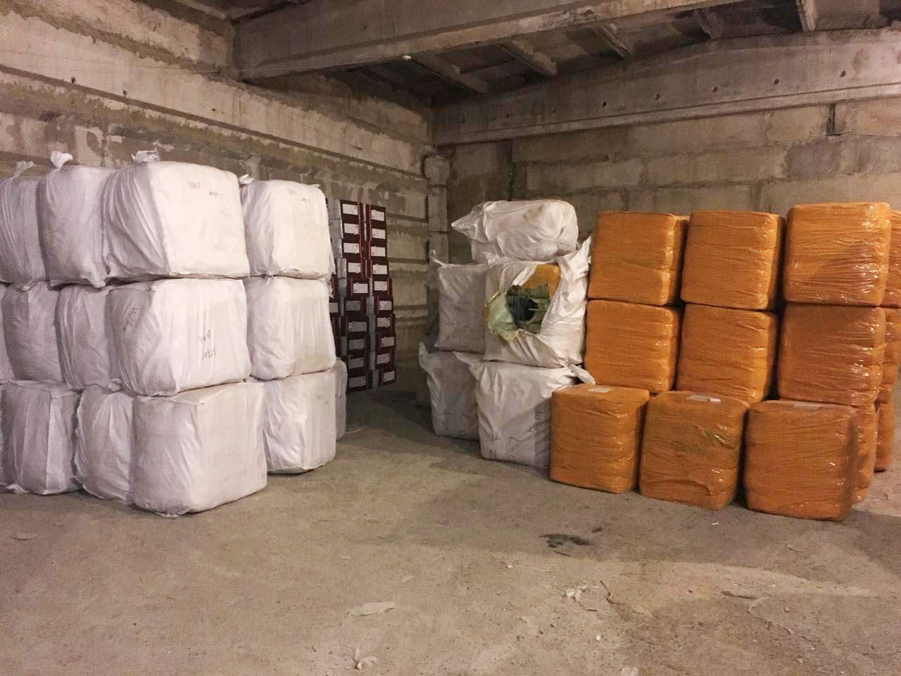 Как это делается в Одессе. Раскрыта схема контрабанды зимней одежды на 2,5 млн.грн.