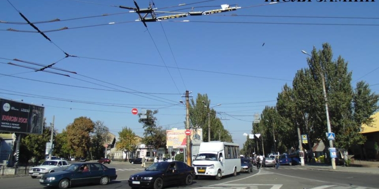 На Пушкинском кольце в Николаеве проводят замену троллейбусных стрелок