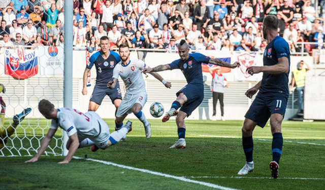 Сборная Чехии обыграла словаков перед матчем с Украиной