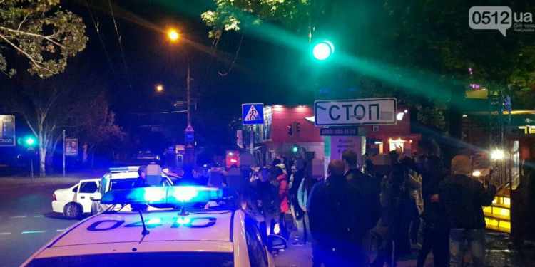 Ночью в центре Николаеве пьяная молодежь устроила массовую драку