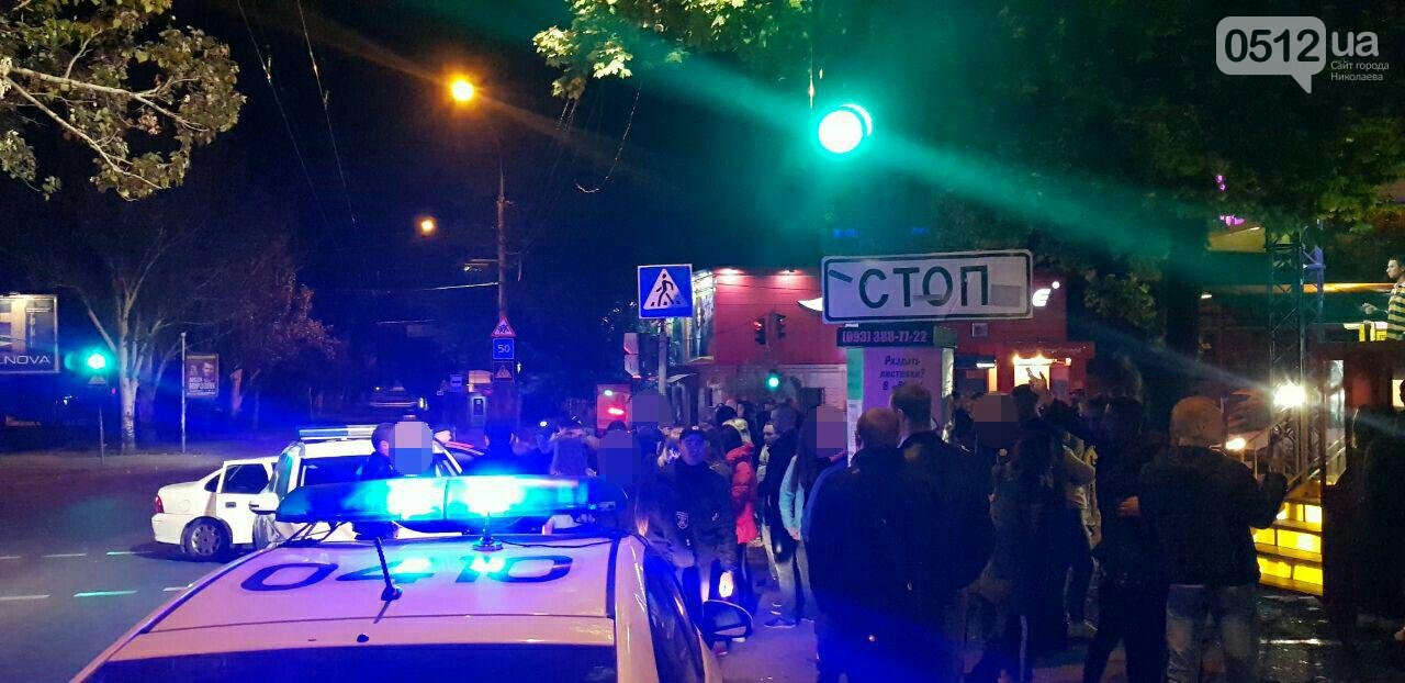 Ночью в центре Николаеве пьяная молодежь устроила массовую драку