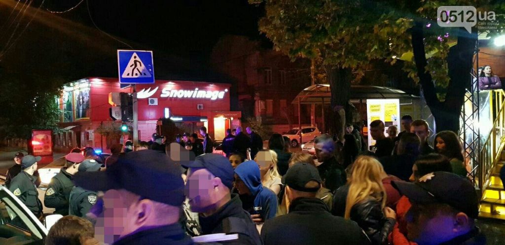 Ночью в центре Николаеве пьяная молодежь устроила массовую драку 15