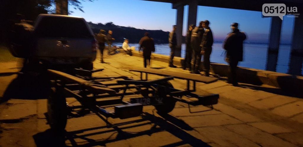 В Николаеве мужчина упал с Ингульского моста. Спасатели выручили, а пострадавший говорит, что его толкнули 3