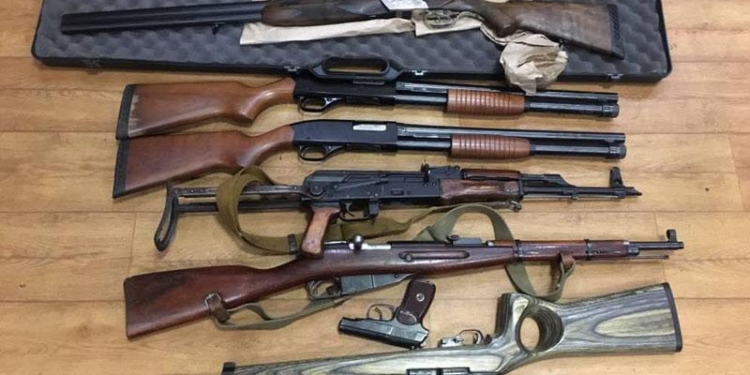 Жительница Славянска сдала в полицию мешок с оружием