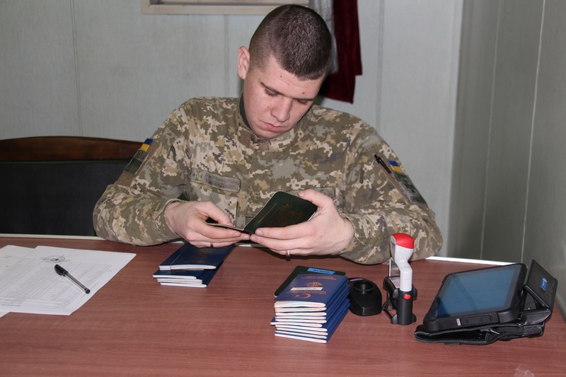 Украинских пограничников за сутки девять раз пытались подкупить 1
