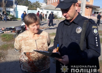Николаевские полицейские накрыли самогонную точку на улице Андреева. Спирт уничтожили на месте
