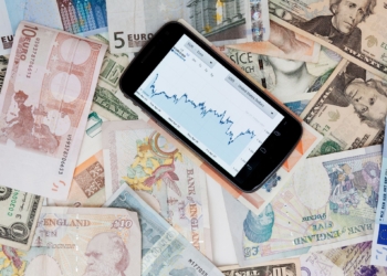 Samsung и Apple оштрафованы в Италии из-за выпуска обновлений прошивок, снижающих производительность смартфонов