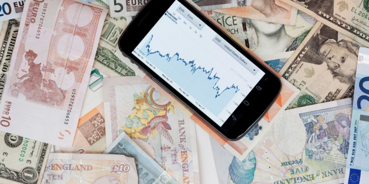 Samsung и Apple оштрафованы в Италии из-за выпуска обновлений прошивок, снижающих производительность смартфонов