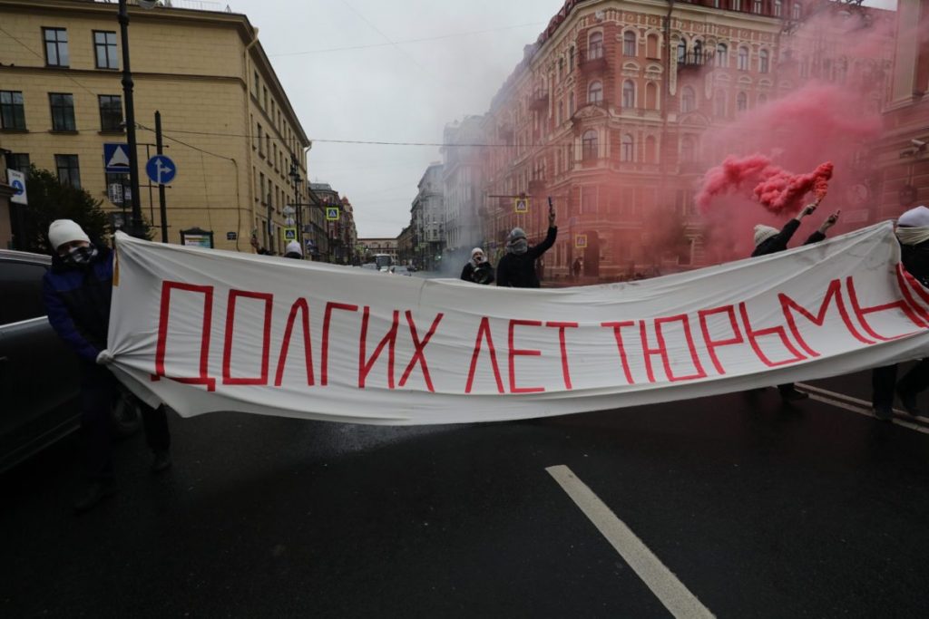 Активисты из Петербурга в день рождения Путина пожелали ему «долгих лет тюрьмы» 1