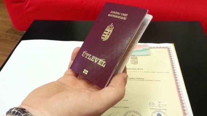 СМИ: Закарпатские чиновники с венгерскими паспортами начали писать заявления об увольнении