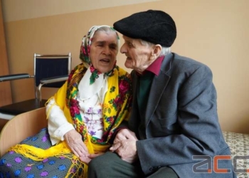 “Я его ревную”: украинка впервые пошла под венец в 81 год