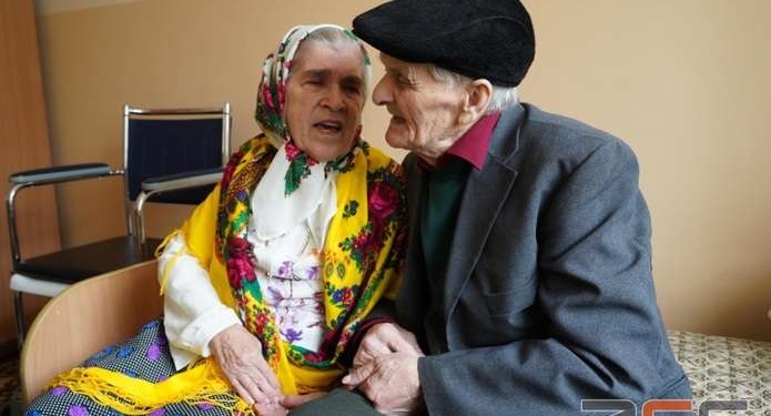 “Я его ревную”: украинка впервые пошла под венец в 81 год