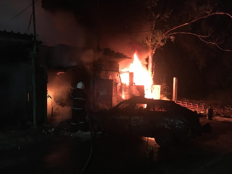 Ночью в Варваровке сгорело три гаража 9
