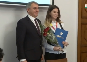 В Николаеве поздравили победителей чемпионата Украины по парикмахерскому искусству, ногтевой эстетике и макияжу