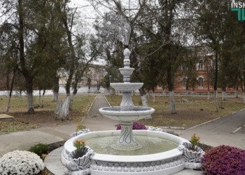 Чтобы бойцам было легче выздоравливать: в Николаевском военном госпитале открыли обновленный фонтан