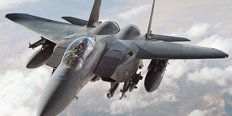 Японский истребитель совершил экстренную посадку из-за неисправностей в системе гидравлики