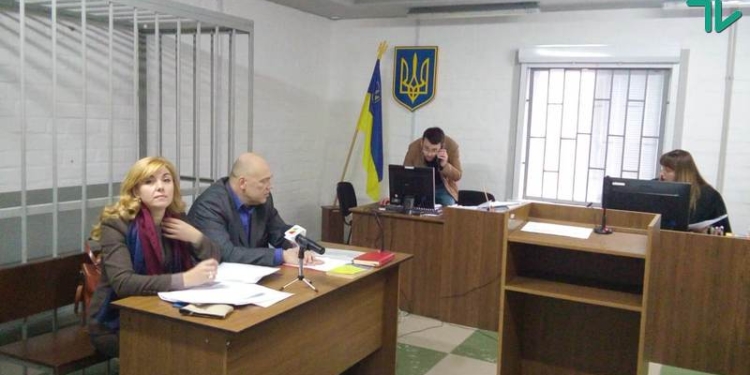 Эхо «фекального нападения» на сессии Николаевского горсовета: суд обязал полицию внести сведения в ЕРДР