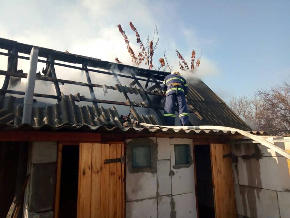 На Николаевщине мужчина, спасая пожилую мать на пожаре, получил ожоги и был госпитализирован 3