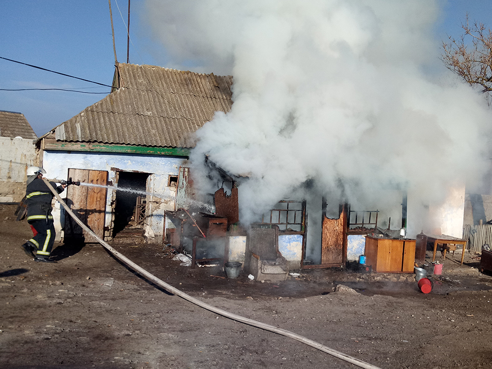 За вчерашний день спасатели на Николаевщине потушили 7 пожаров – в Николаеве от верной смерти в дыму спасли двух бездомных 1