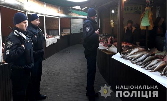 В Николаеве полицейские с рыбинспекторами прошлись по рынкам – составили 7 протоколов и изъяли 30 кг рыбы 1