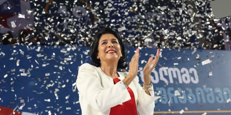 «С учетом того, как Россия сейчас ведет себя в отношении Украины, не думаю, что мы можем прямо сейчас перейти к сотрудничеству» – новый президент Грузии