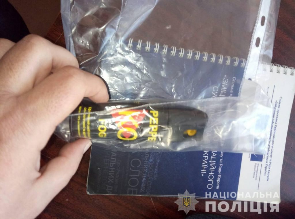 В одной из школ Николаева два 14-летних оболтуса распылили газовый баллончик 1
