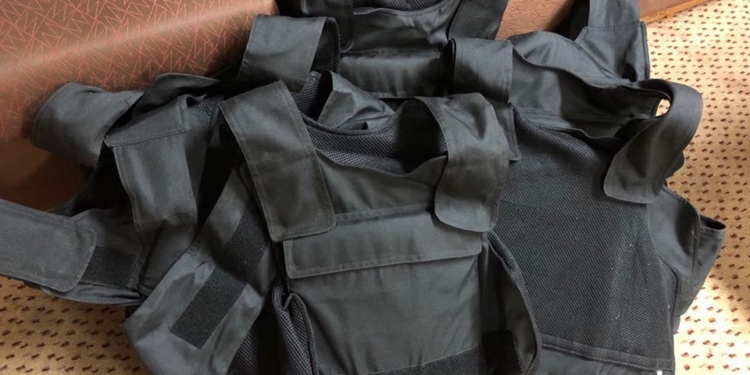 Таможенники изъяли «приплывшие» в Николаев на теплоходе из Гайаны военные бронежилеты и каски