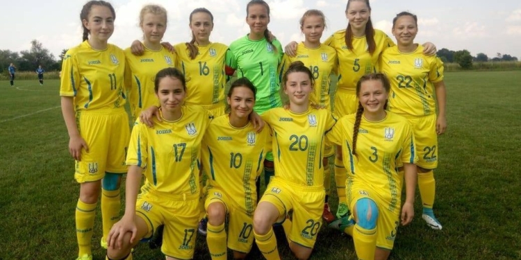 Николаевский региональный центр ищет юных талантливых футболисток