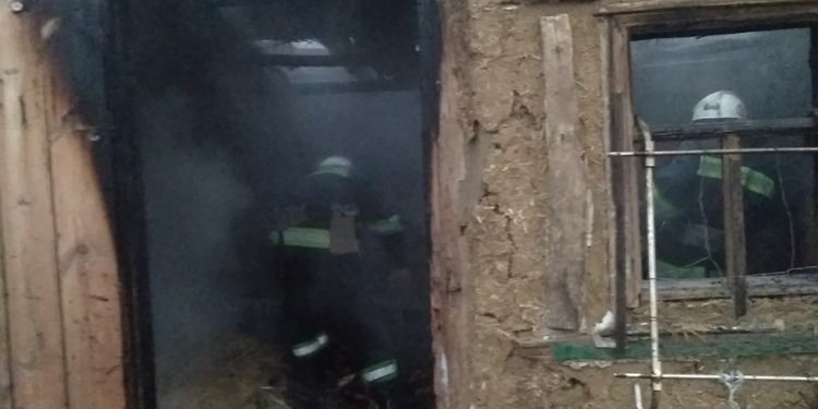 На Николаевщине продолжают гореть хозпостройки