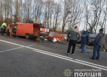 Три человека погибли в ДТП на Ровенщине – бусик столкнулся с грузовиком