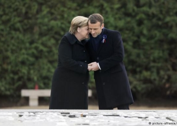 Макрон и Меркель открыли памятный знак в честь подписания перемирия, поставившего точку в Первой мировой войне