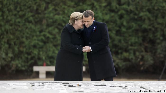 Макрон и Меркель открыли памятный знак в честь подписания перемирия, поставившего точку в Первой мировой войне 3