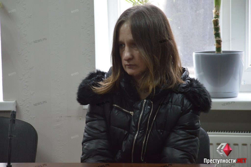 В Николаеве приступили к суду над матерью, которая бросила своего ребенка с моста. Она настаивает, что выпустила его случайно 1