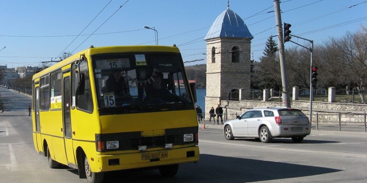 В Тернополе второй день подряд частные перевозчики не выпускают автобусы на маршруты