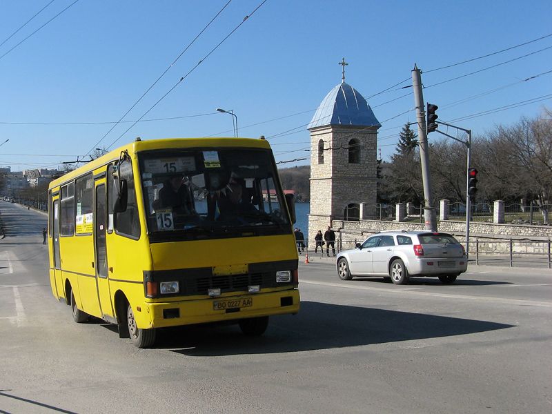 В Тернополе второй день подряд частные перевозчики не выпускают автобусы на маршруты 1