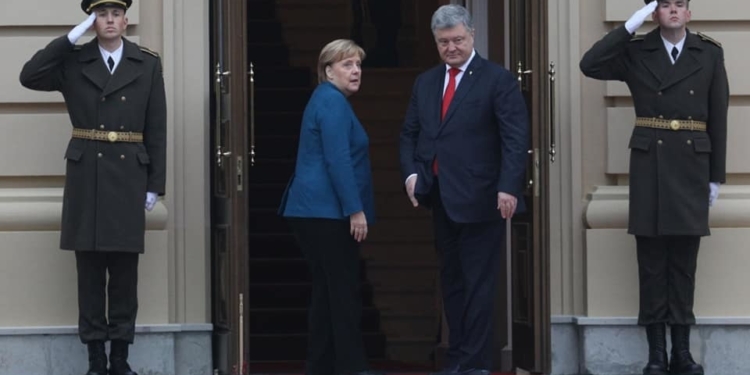 Порошенко встретился с Меркель в Мариинском дворце