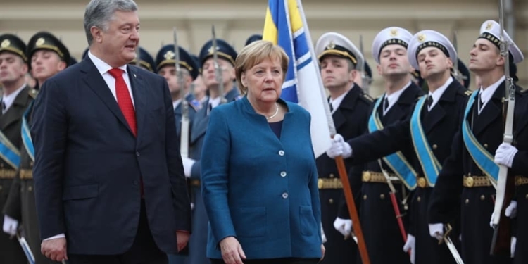 Порошенко встретился с Меркель в Мариинском дворце