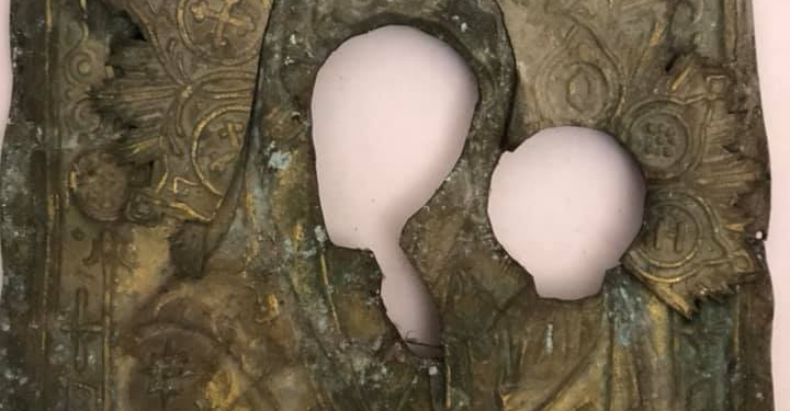 На чердаке Андреевской церкви нашли оклад от иконы XIX века