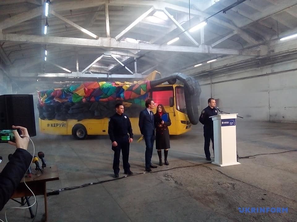 "Автобус-призрак" на дорогах Украины оказался частью акции патрульных 1
