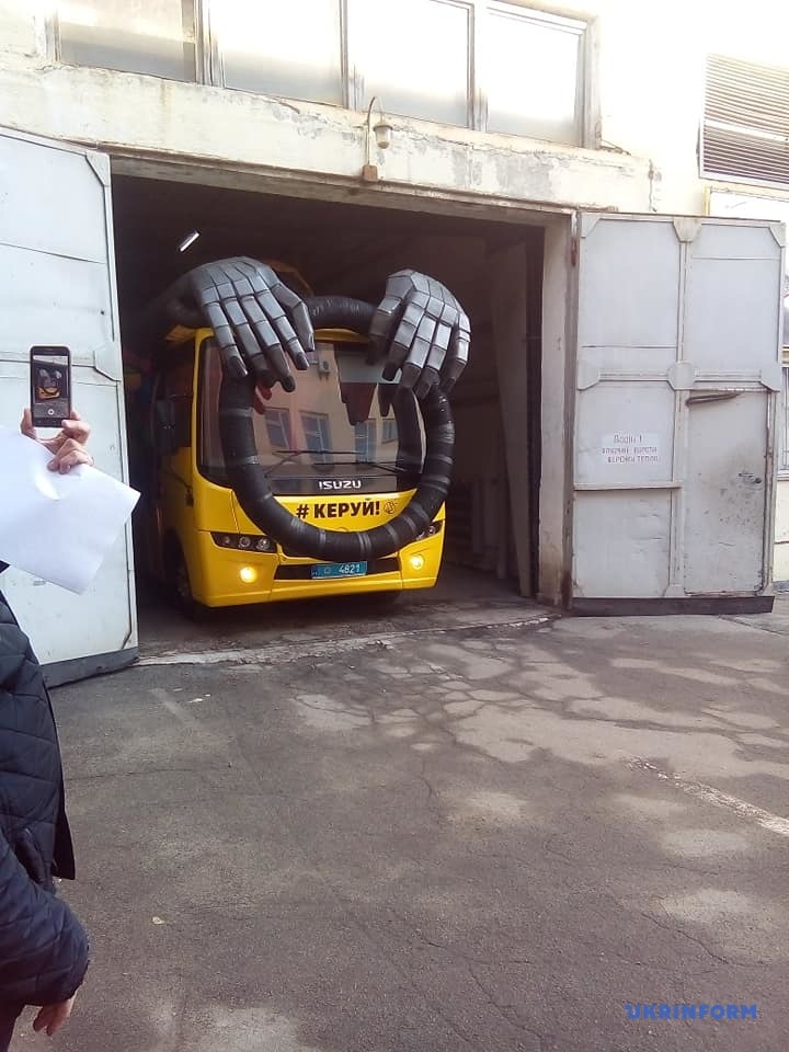 "Автобус-призрак" на дорогах Украины оказался частью акции патрульных 3