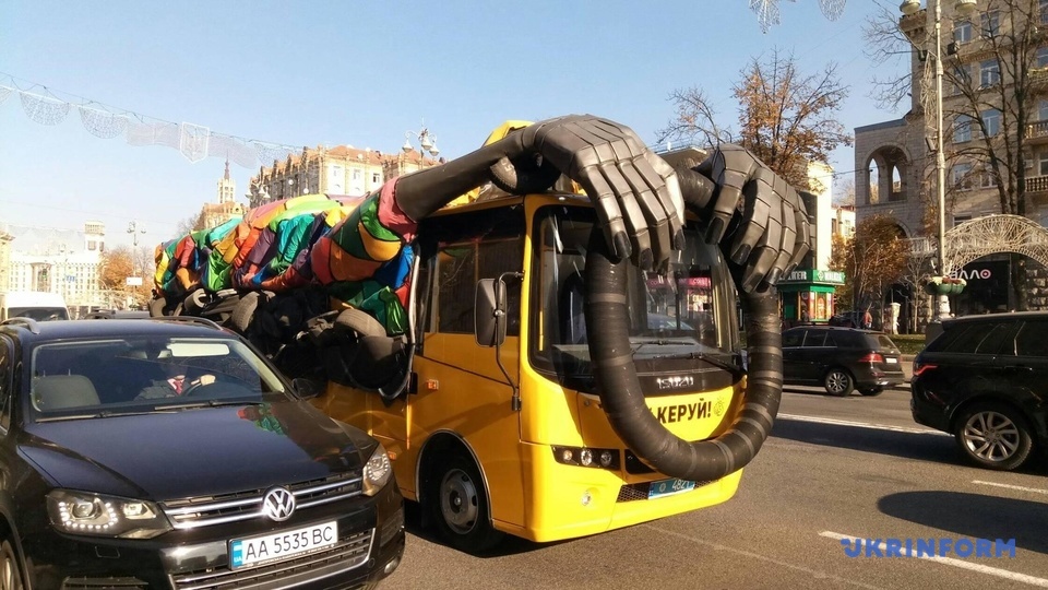 "Автобус-призрак" на дорогах Украины оказался частью акции патрульных 9