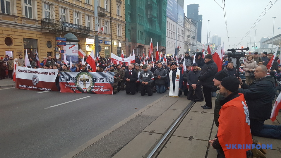 В Варшаве более 200 тысяч поляков вышли на марш “Для тебя, Польша” 3
