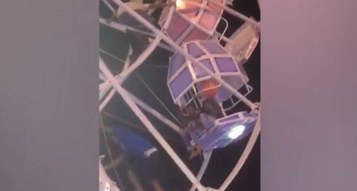 В Джакарте перевернулись кабинки колеса обозрения