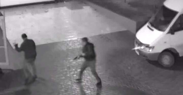 После потери баржи с контрабандой? Зам начальника внутренней безопасности АМПУ избил и расстрелял знакомого