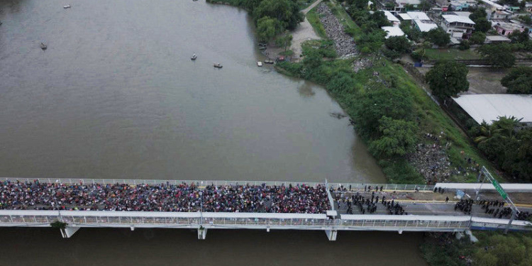 Трамп: Военные не будут стрелять по каравану мигрантов