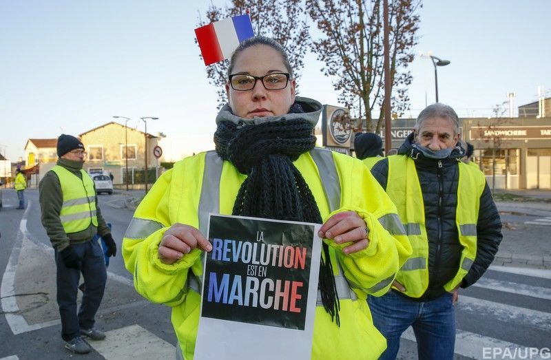 Во Франции прошли масштабные протесты против роста цен на топливо, есть погибший 3
